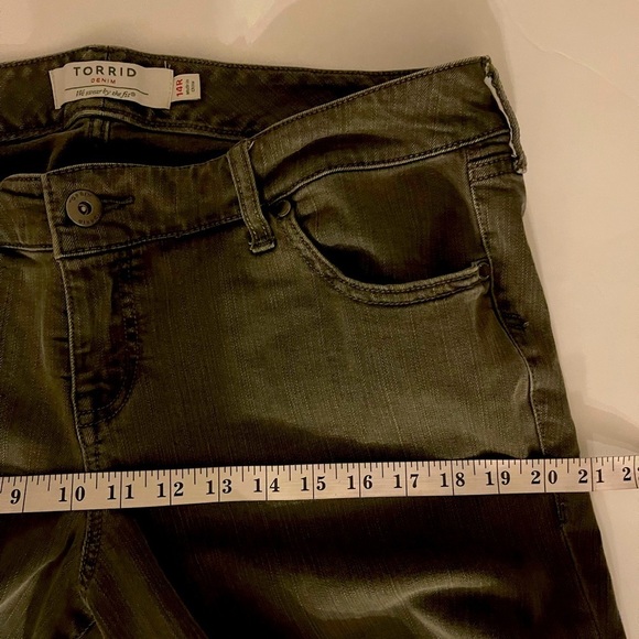 Torrid Boyfriend Jeans Denim Distressed Ripped Skinny Jeans Stretch Pants Sz 14R - Picture 12 of 13